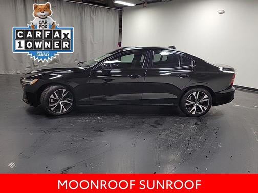2023 Volvo S60 B5 Plus Dark Theme