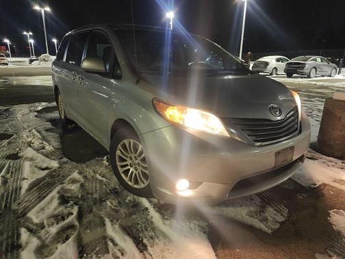 2014 Toyota Sienna XLE