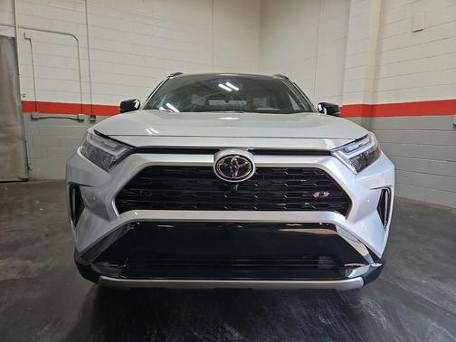 2025 Toyota RAV4 Hybrid SE