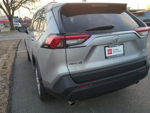 2020 Toyota RAV4 LE