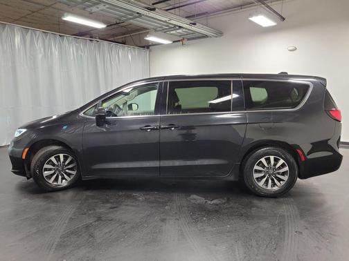 2022 Chrysler Pacifica Hybrid Touring L