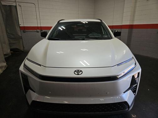 Wind Chill Pearl 2026 Toyota C-HR SE
