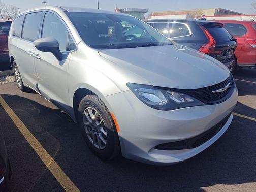 2023 Chrysler Voyager LX