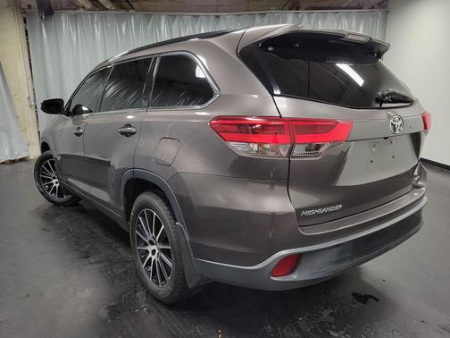 2017 Toyota Highlander SE