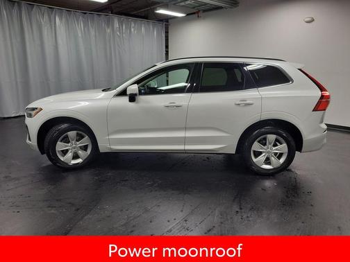 2022 Volvo XC60 B5 Momentum