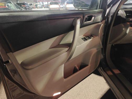 2012 Toyota Highlander SE