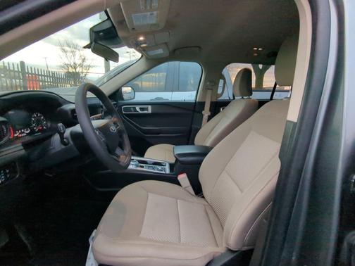 2023 Ford Explorer Base