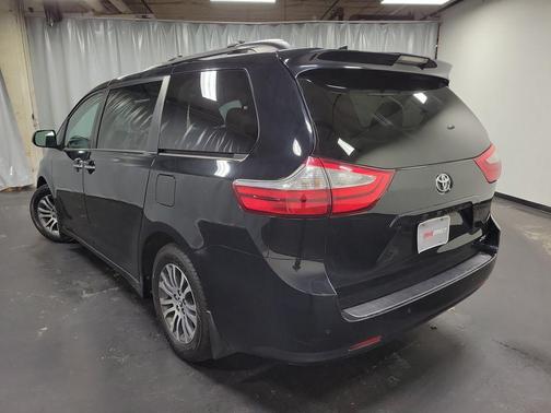 2019 Toyota Sienna XLE
