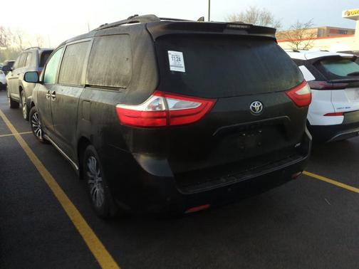 2019 Toyota Sienna XLE