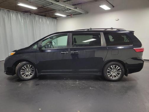 2019 Toyota Sienna XLE
