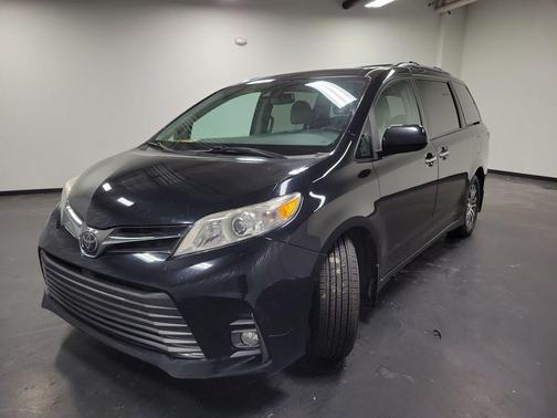 2019 Toyota Sienna XLE