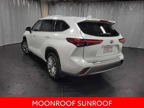 2022 Toyota Highlander Hybrid Platinum