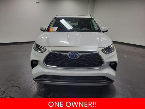2022 Toyota Highlander Hybrid Platinum