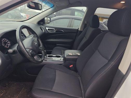 2019 Nissan Pathfinder SV