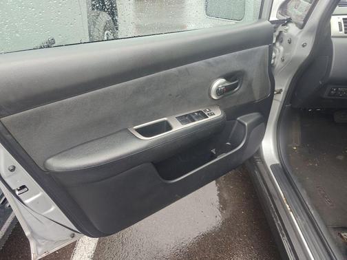 2009 Nissan Versa 1.8 S