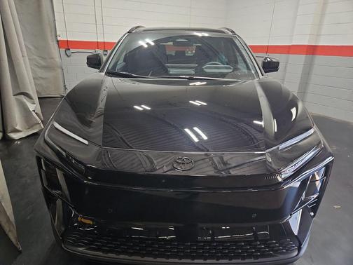 Midnight Black Metallic 2026 Toyota C-HR XSE