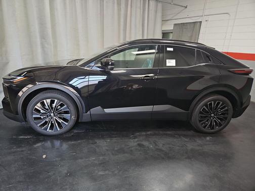 Midnight Black Metallic 2026 Toyota C-HR XSE