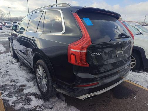 2016 Volvo XC90 T6 Momentum
