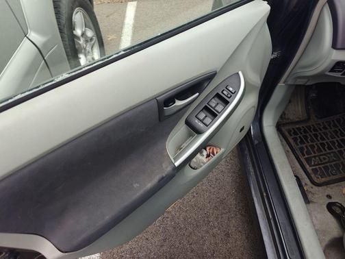 2010 Toyota Prius III