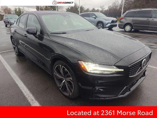 2023 Volvo S60 B5 Core Dark Theme