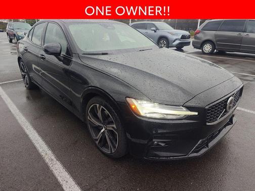 2023 Volvo S60 B5 Core Dark Theme