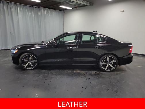 2023 Volvo S60 B5 Core Dark Theme