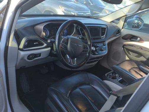 2019 Chrysler Pacifica Touring-L