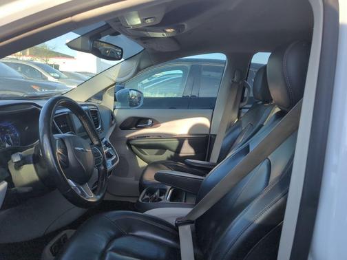 2019 Chrysler Pacifica Touring-L