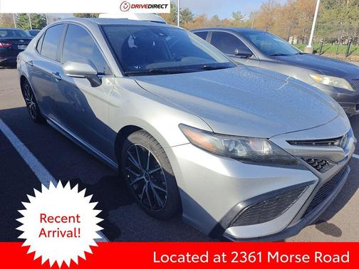 2022 Toyota Camry Hybrid SE