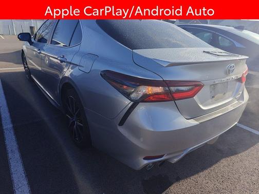 2022 Toyota Camry Hybrid SE