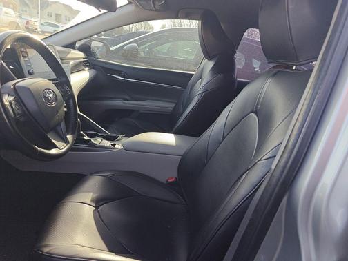 2022 Toyota Camry Hybrid SE