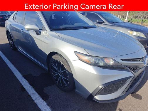 2022 Toyota Camry Hybrid SE