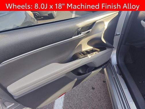 2022 Toyota Camry Hybrid SE