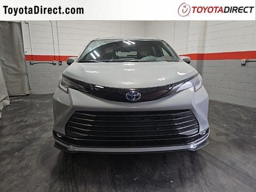 2025 Toyota Sienna Woodland Edition