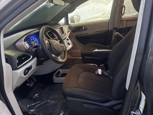 2020 Chrysler Voyager L