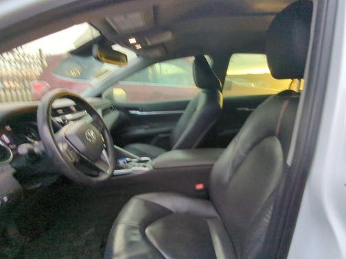 2020 Toyota Camry Hybrid XLE