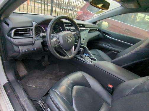 2020 Toyota Camry Hybrid XLE