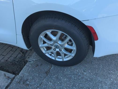 2023 Chrysler Voyager LX