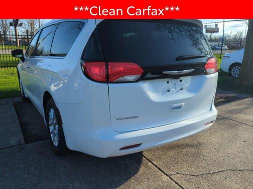 2023 Chrysler Voyager LX