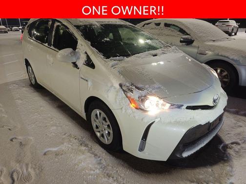 2016 Toyota Prius v Three