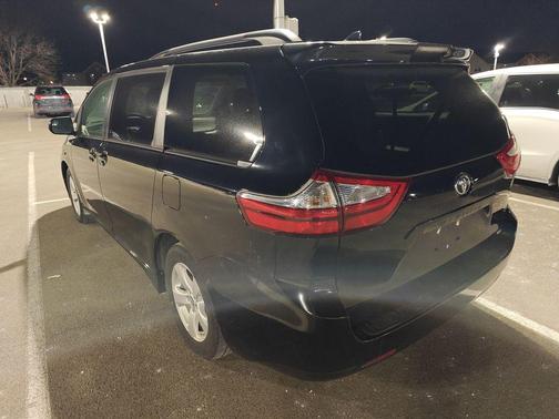 2019 Toyota Sienna LE