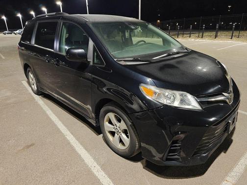 2019 Toyota Sienna LE