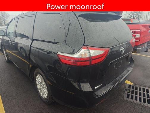 2017 Toyota Sienna XLE