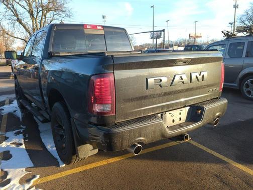 2017 RAM 1500 Night Crew Cab 4x4 5'7' Box