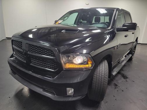 2017 RAM 1500 Night Crew Cab 4x4 5'7' Box
