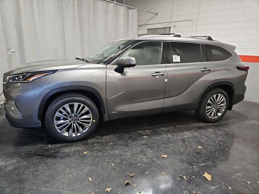 2026 Toyota Highlander Hybrid Platinum