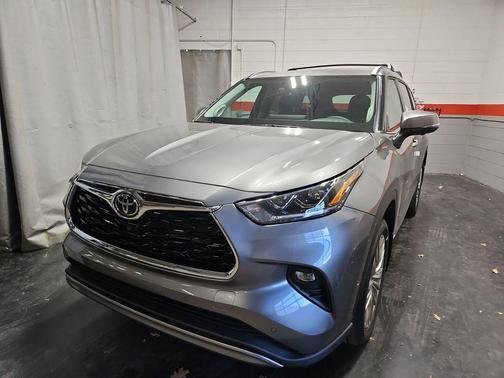 2026 Toyota Highlander Hybrid Platinum