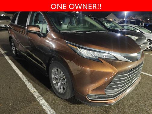 2023 Toyota Sienna LE