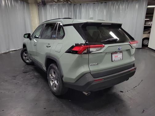 2022 Toyota RAV4 Hybrid XLE
