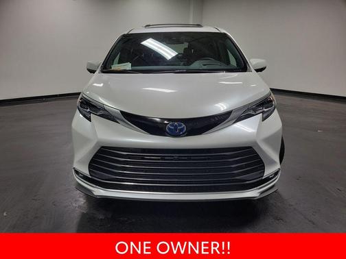 2025 Toyota Sienna Platinum